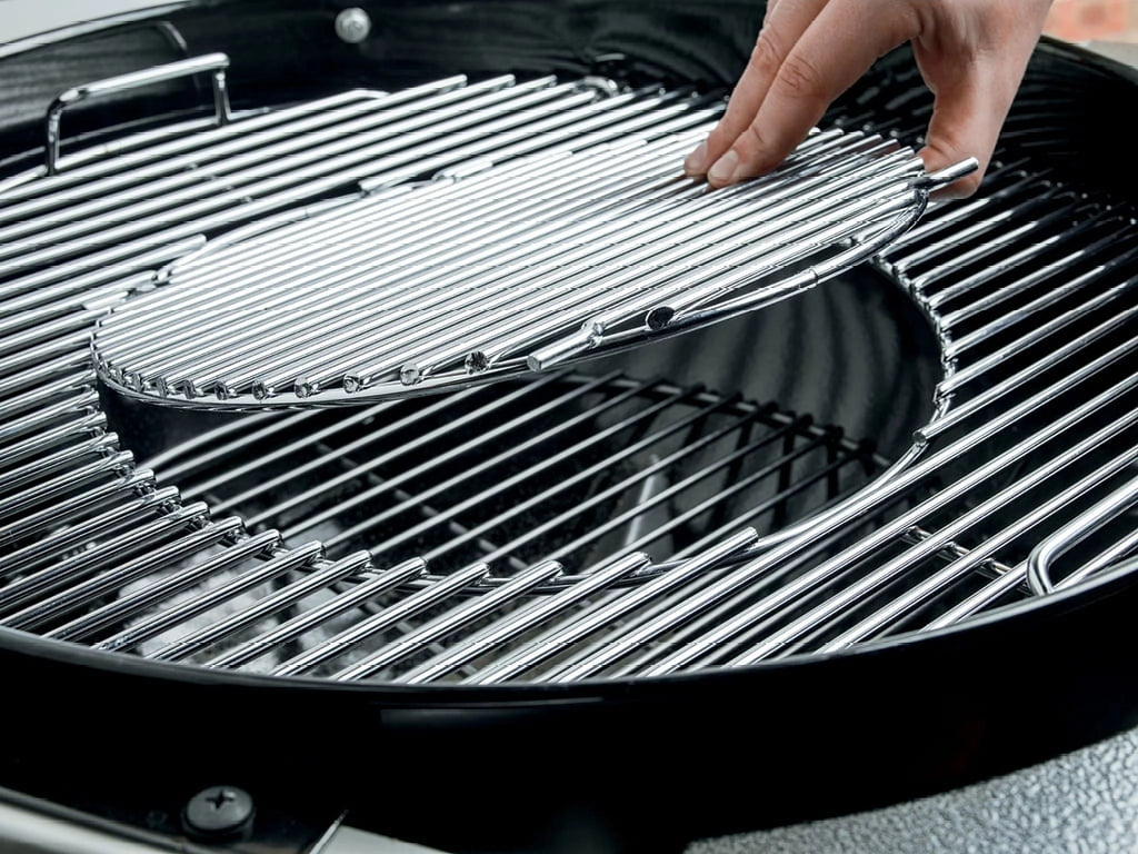 Weber Performer Deluxe 22" Charcoal Grill C381
