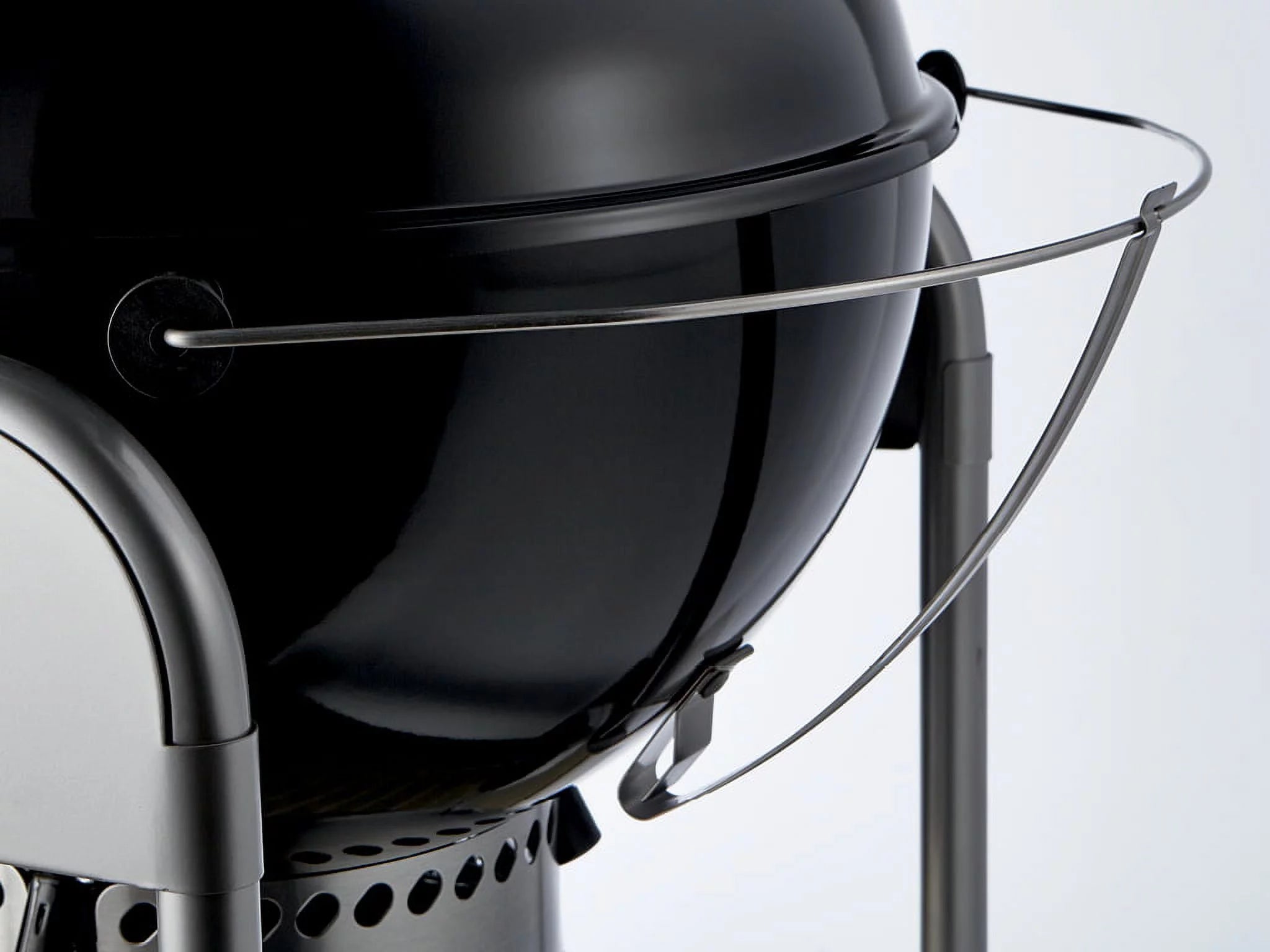 Weber Performer Deluxe 22" Charcoal Grill C381