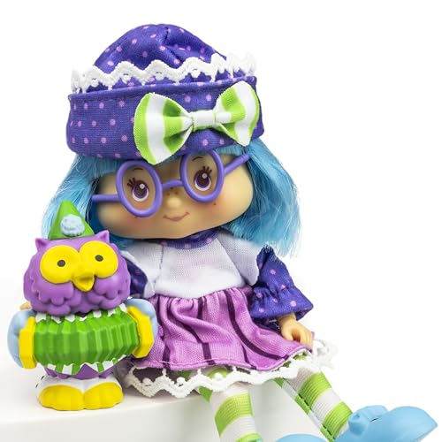 Strawberry Shortcake Classic 5.5-inch Poseable Scented Fashion Doll with 4 Accessories K41828
